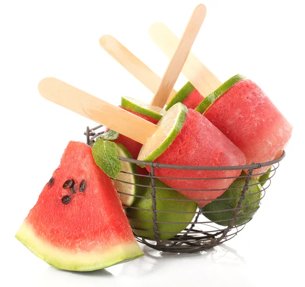 Wassermeloneneis, isoliert auf weißem Eis — Stockfoto