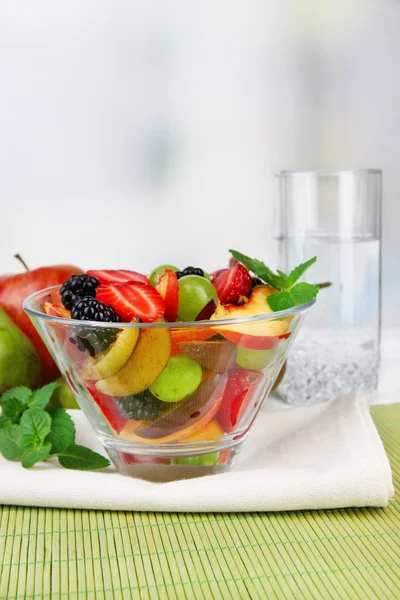 Ensalada de frutas frescas y sabrosas —  Fotos de Stock