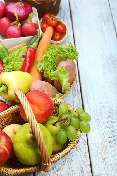 Verduras y frutas orgánicas frescas —  Fotos de Stock