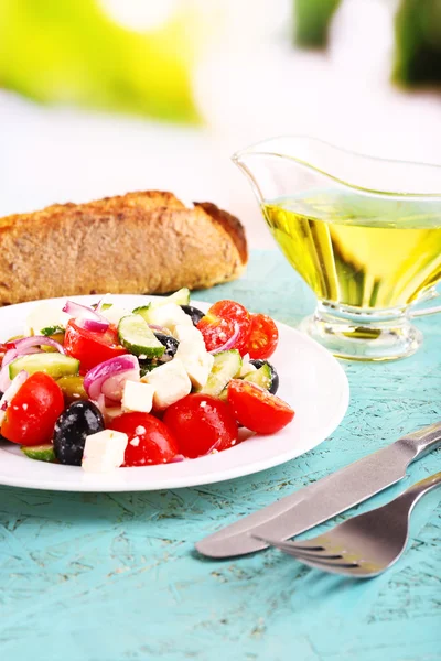 Ελληνική σαλάτα σε πλάκα — Φωτογραφία Αρχείου