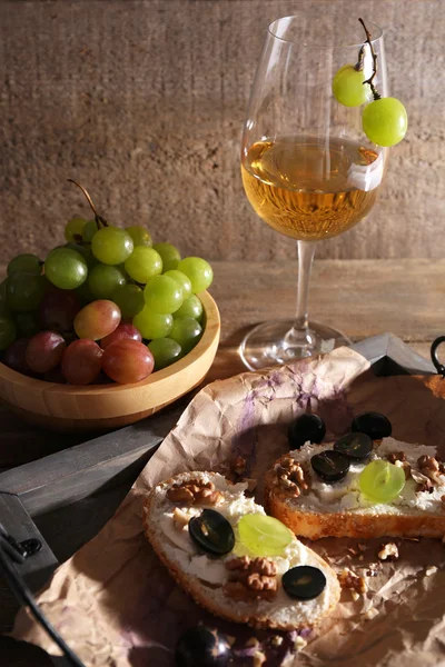 Beautiful still life with wine, cheese and ripe grape on wooden background — Stock Photo, Image