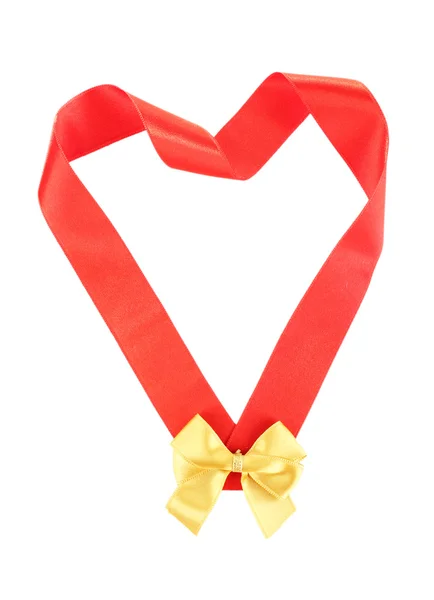 Hartvormige rood lint en gouden boog geïsoleerd op wit — Stockfoto