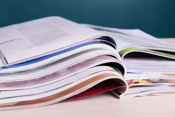 Magazines on wooden table — Stock Photo, Image