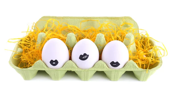 Huevos en bandeja de huevo aislados en blanco —  Fotos de Stock