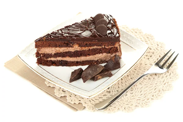 Torta al cioccolato su piatto isolato su bianco — Foto Stock