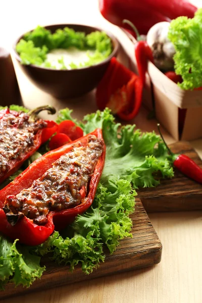 Gevulde peper met vlees en groenten — Stockfoto