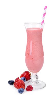 beyaz izole lezzetli berry kokteyl