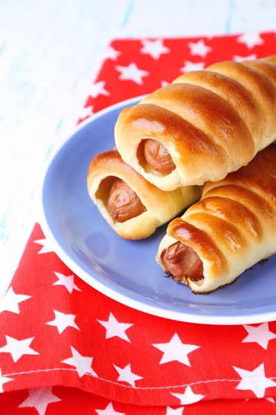 Baked sausage rolls on plate on table close-up — Stock Photo, Image