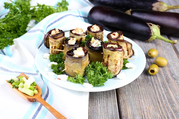 Fried aubergine with cottage cheese in a round plate on wooden background — Stock Photo, Image