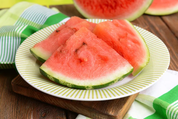 Šťavnatý meloun na tabulka detail — Stock fotografie