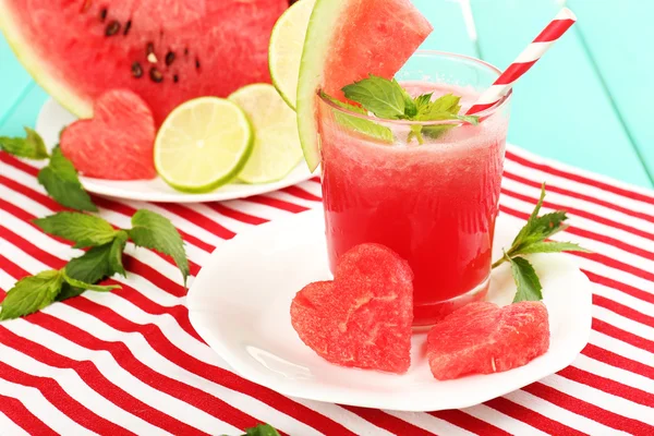 Wassermelonen-Cocktail auf dem Tisch, Nahaufnahme — Stockfoto