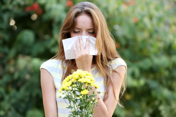 Chica joven con alergia — Foto de Stock