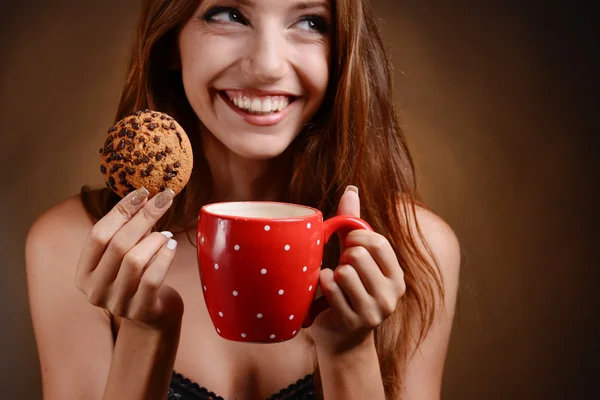 Fille avec tasse de café — Photo