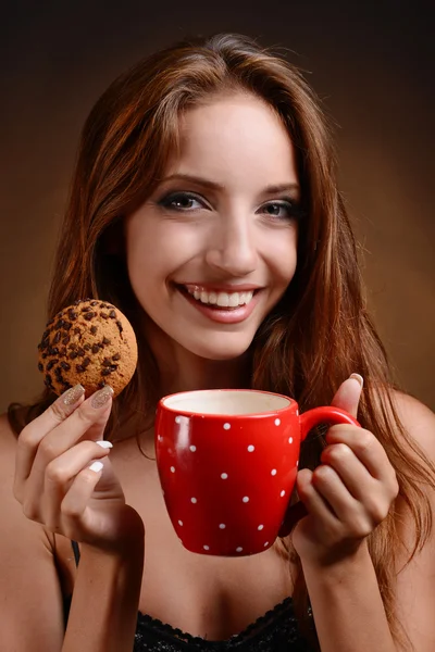 Meisje met kopje koffie — Stockfoto