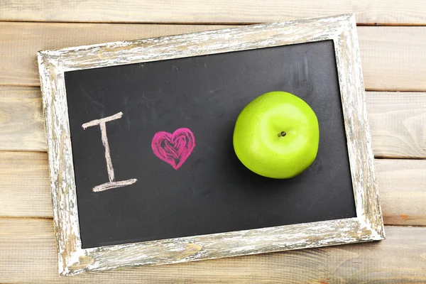 I love apple written on chalkboard, close-up — Stock Photo, Image