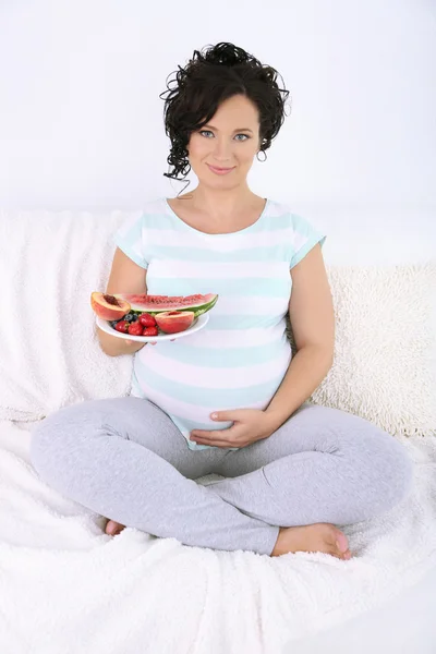 Young pregnant woman — Stock Photo, Image