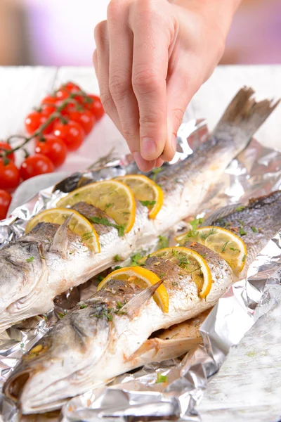 Tasty baked fish in foil — Stock Photo, Image
