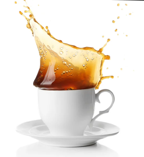 Kopje koffie met spatten, geïsoleerd op wit — Stockfoto