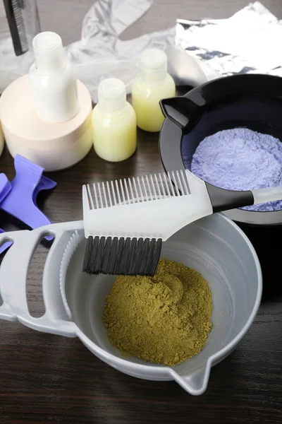 Acessórios de cabeleireiro para colorir o cabelo, close-up — Fotografia de Stock