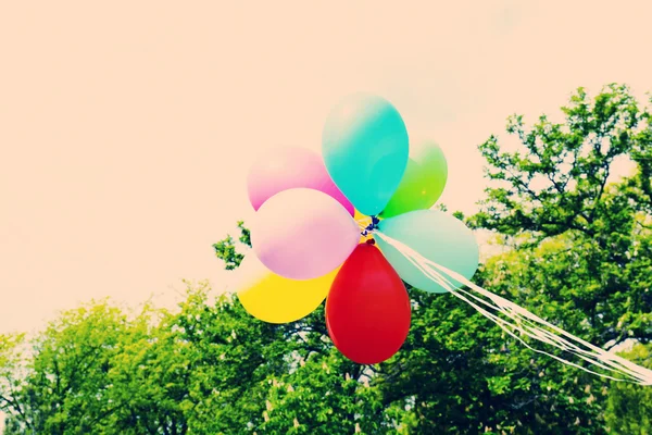 Balões voando ao ar livre — Fotografia de Stock