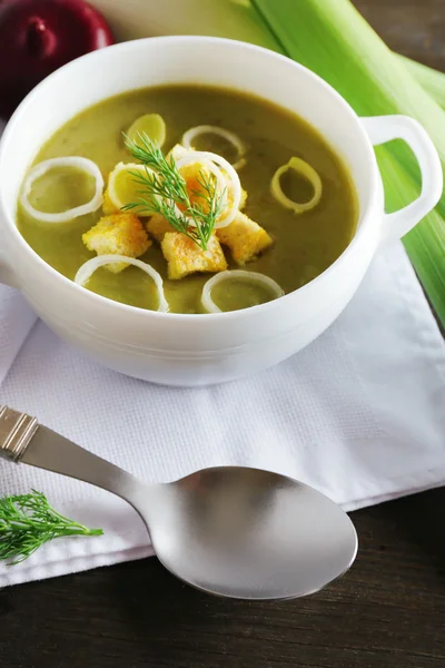 Суп цибулю-порей на таблиця, крупним планом — 스톡 사진