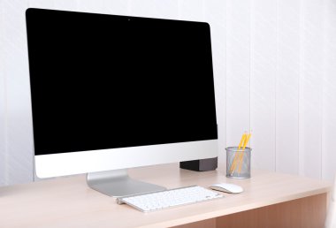 modern bilgisayar ile ofis işyeri 