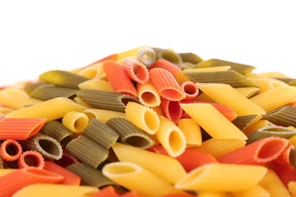 Bunte Pasta isoliert auf weiß — Stockfoto