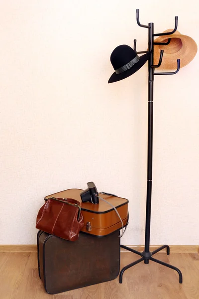 Vintage old travel suitcases on floor — Stock Photo, Image