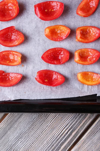 Tomatoes on drying tray, on wooden background — Stock Photo, Image