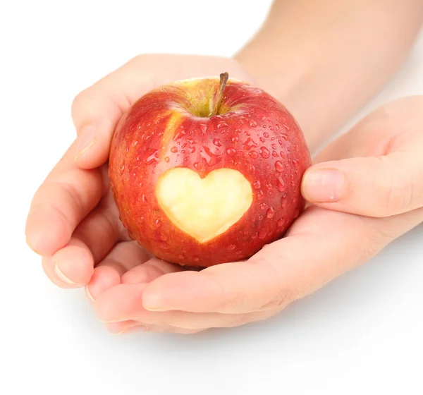 Manzana roja con corazón en manos aisladas en blanco — Foto de Stock