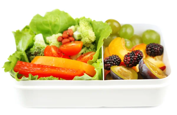 Ízletes vegetáriánus étel műanyag doboz elszigetelt fehér — Stock Fotó