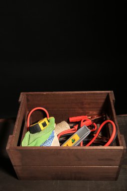 farklı araçları ile ahşap kutu