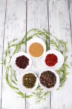 otlar ve kurutulmuş serin biber baharat