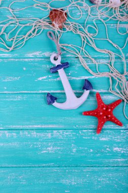 Deniz kabuklarını masada dekor