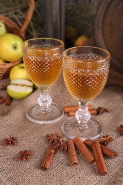 lezzetli elma namlu ve taze elma ile natürmort