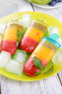 lezzetli dondurma plaka üzerinde tablo yakın çekim