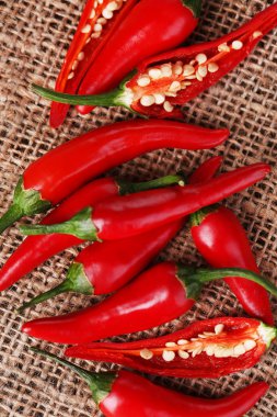 çul zemin üzerine kırmızı biber biber