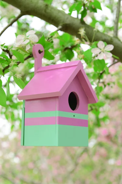 Birdhouse in summer garden — Stock Photo, Image