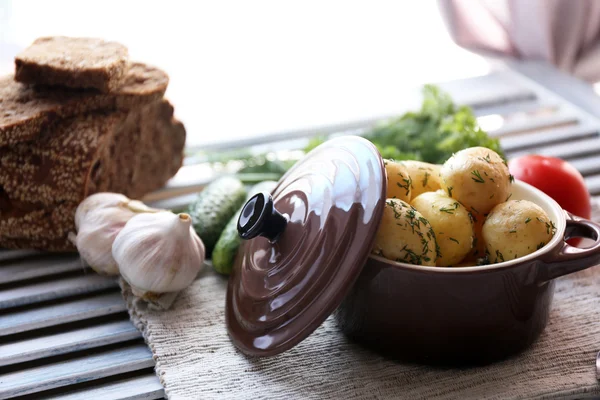 Young boiled potatoes with vegetables on table — Stock Photo, Image