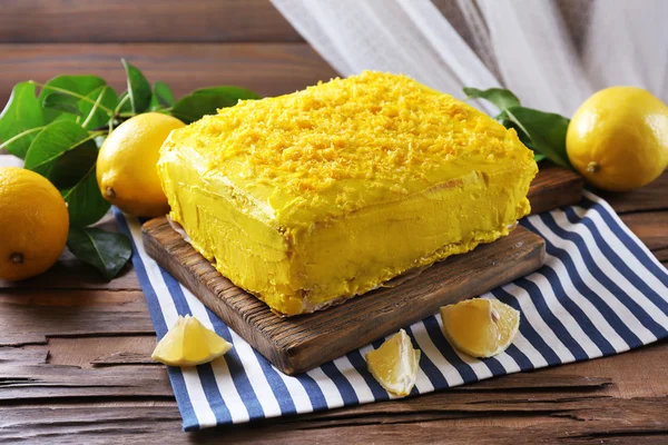 Tasty lemon cake on wooden table — Stock Photo, Image