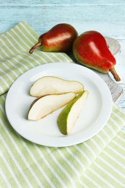 Fresh red ripe pears on plate, close up — Stock Photo, Image