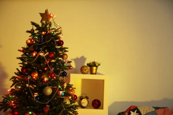 Árbol de Navidad decorado — Foto de Stock