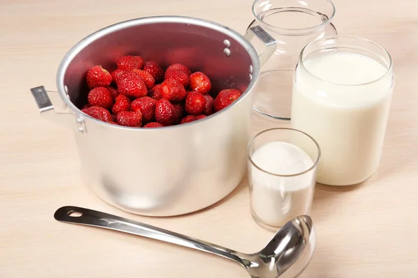 Cooking delicious strawberry jam in kitchen — Stock Photo, Image