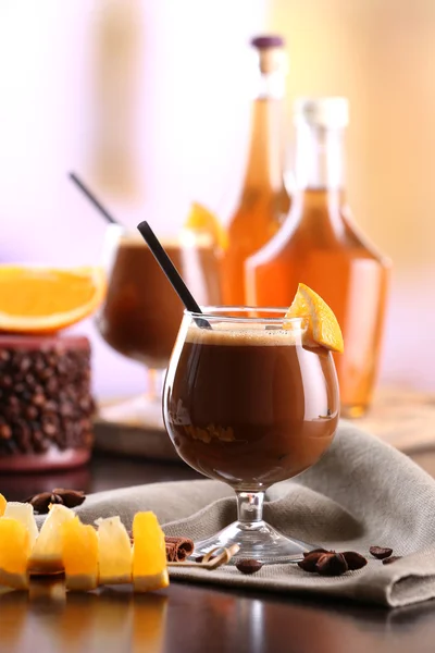 Espresso cocktail serveras på bord — Stockfoto