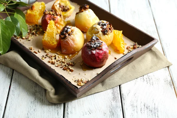 Baked apples on tray close up — Stock Photo, Image