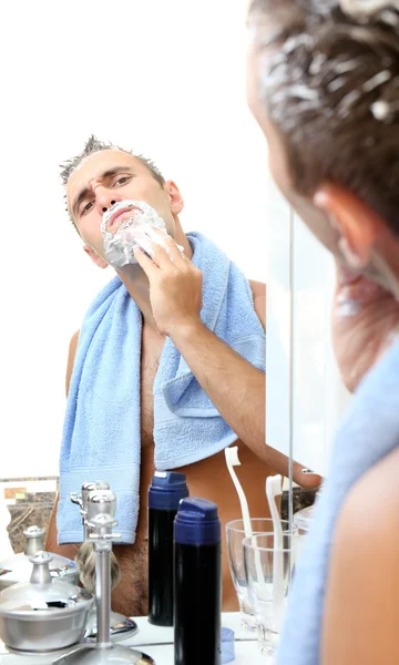 Young man shaving his beard — Stock Photo, Image