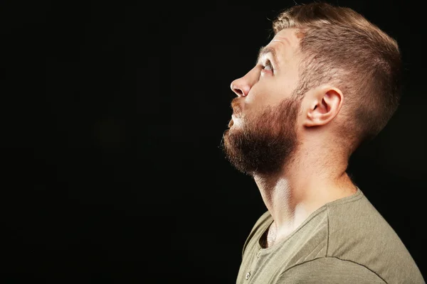 Portrait de bel homme à la barbe — Photo