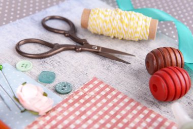 Scrapbooking zanaat malzemelerin parlak zemin üzerine