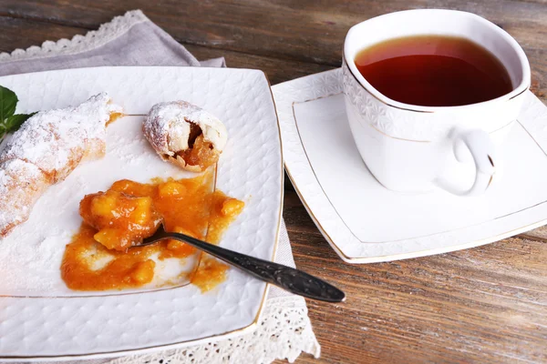 Still life with cup of tea and apricot jam on wooden table — Stock Photo, Image