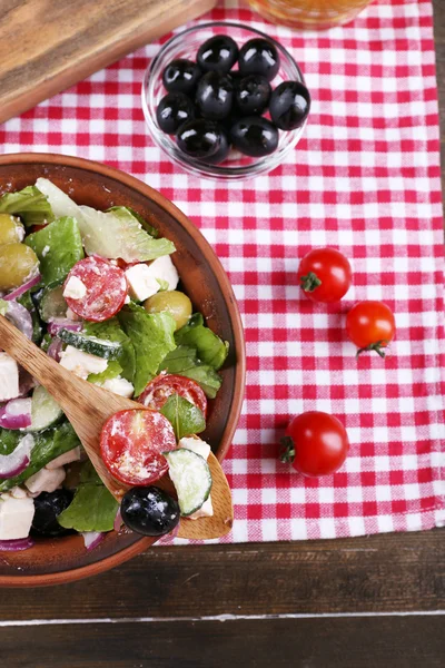 Bowl of Greek salad served with olives — Stock Photo, Image